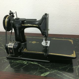 Singer Featherweight Model 221 - 1 Sewing Machine 2