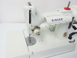 Vintage 1960 ' s White Singer 221K Featherweight Sewing Machine w/ Case 3