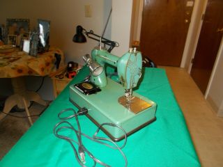 General Electric Sewhandy Portable Sewing Machine Model 5ba41ba3 Case Att