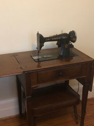 Singer Model 66 - 6 (1930) Sewing Machine In Cabinet