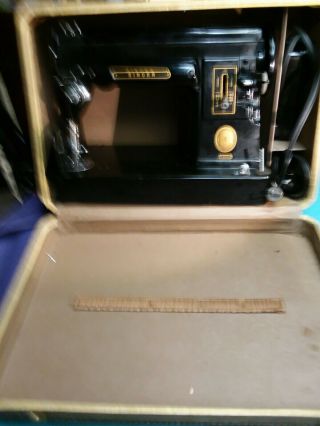 Vintage Singer 301a Sewing Machine In Storage Case