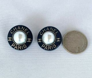 Set of 2 Chanel buttons 22mm with white pearl Black tone CC 3