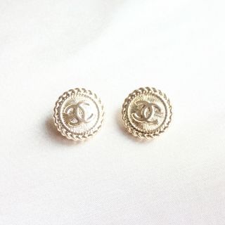 Set Of 2 Chanel Buttons 22mm,  Gold,  Stamped