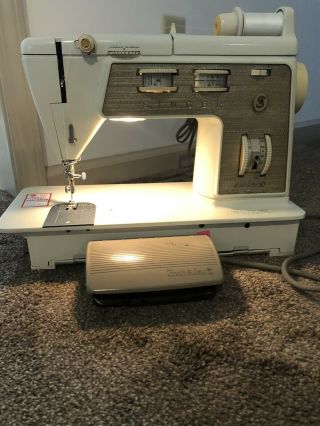 Vintage Singer Sewing Machine Touch,  Sew Golden Deluxe Zig Zag Model 750