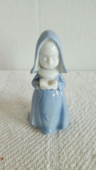 Vintage Ceramic Porcelain White Blue Figurine Of Catholic Praying Nun Euc