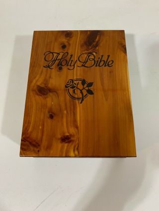 Vtg Cedar Wood Storage Case For Holy Bible 8 5/8 " X 6.  25 " X 2.  5 " Union Made