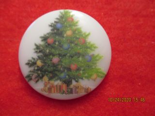 1 Czech Glass Decal Christmas Tree & Presents On A White Button - 1.  613 "