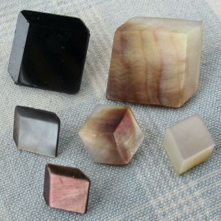 Asmt.  Of 5 Vintage Mother Of Pearl & 1 Black Glass Optical Illusion Box Buttons