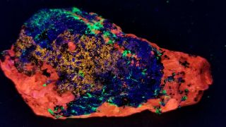 Franklin Nj Fluorescent Mineral - Hardystonite - Clinohedrite - Barite - Willemite - Calci