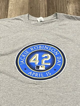 Mlb Philadelphia Phillies 42 Jackie Robinson Day Crest Logo T - Shirt 2xl Gildan