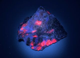 Fluorescent Ruby In Pegmatite Crystal Mineral Specimen Gem Rock Norway Edl928