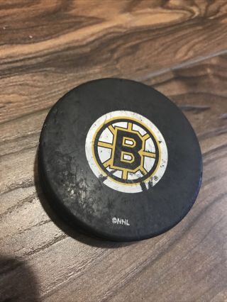 Vintage Nhl Boston Bruins Official Puck (in Glas Co)