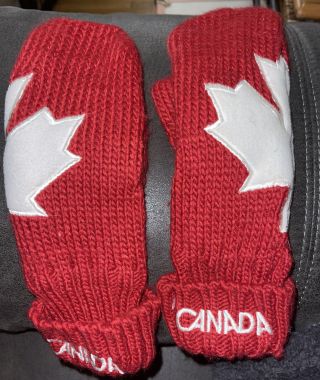 Canadian Winter Olympic Team Game Warm Mittens Red One Size Fits Most