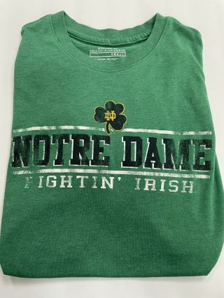 Notre Dame T - Shirt Mens Small Ncaa Football Fighting Irish Soft T - Shirt