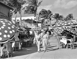 1939 Outdoor Dining,  Miami Beach,  Florida Vintage Old Photo 8.  5 " X 11 " Reprint