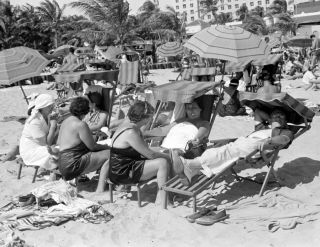 1939 Crowd On Miami Beach,  Florida Vintage Old Photo 8.  5 " X 11 " Reprint