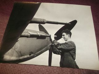 7) Bop Air Min Ww2 Photos = Raf Hawker Hurricane With 20mm Cannon