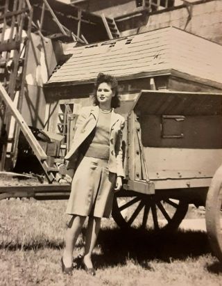 Vintage Old 1940s Photo Of Pretty Stylish Woman Girl Wears Skirt In Construction
