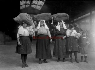 1900s Ellis Island Peasant Women Carry On Heads Glass Photo Camera Negative 13