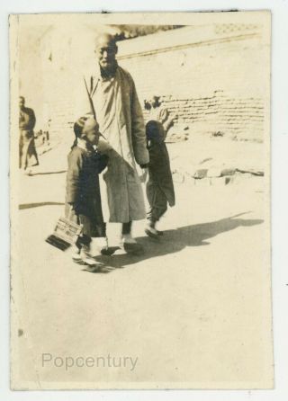 China 1920 Photograph Peiping Peking Usmc Legation Street Old Man Children Photo