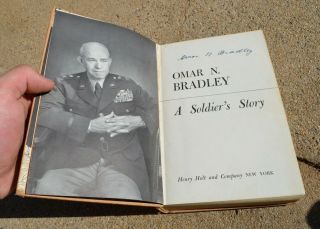 RARE SIGNED OMAR N BRADLEY A SOLDIERS STORY BOOK WITH 3 WW2 PHOTOS HAS TANK 2