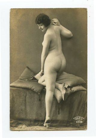 1920s Vintage Risque Nude Cute Flapper Round Bottom View French Photo Postcard