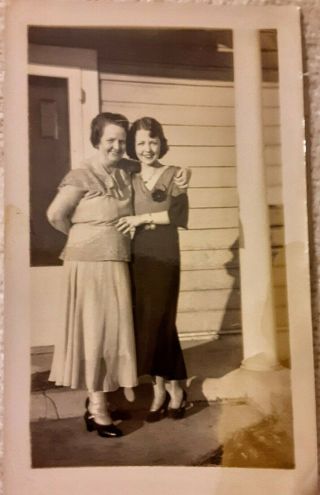 Vintage Old 1930s Photo Of A Pretty Woman In Long Dress Fashion With Her Mother