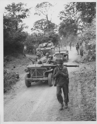 Ww2 Signal Corps Photo 30th Inf Div And Knocked Out German Sp Gun Normandy