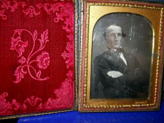 Great Jaquith Quarter Plate Daguerreotype Of Young Man In Full Case Split Hinge