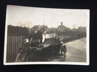 VINTAGE PHOTO SNAPSHOT MAN & WOMAN ON OLD EARLY MOTORCYCLE & SIDECAR 2