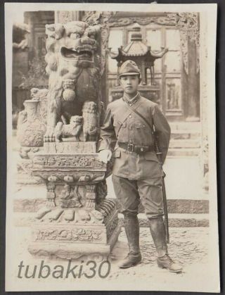 Tq2 Ww2 Japan Army Photo Soldier By Stone Lion Chinese Temple 1939