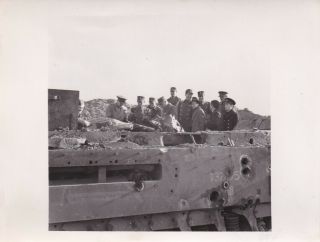 Press Photo Ww2 Chinese Military Mission Visit Anti Tank Regt 21.  2.  1944