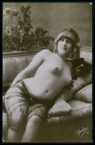 French Nude Woman With Art Deco Hat Old 1920s Photo Postcard