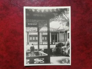 China Vintage Photo,  Hangzhou,  Hangchow,  In The Court Yard Corridor.  8 X 6cm