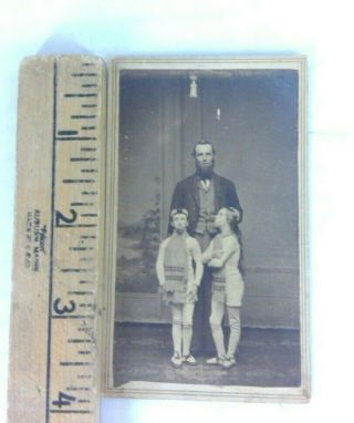 Antique Photograph Cdv Adult Male 2 Little People G.  Moses Quincy Illinois 2 X 4
