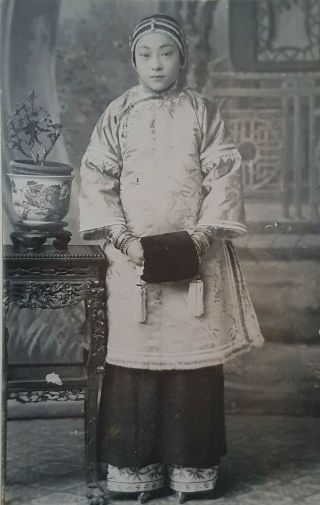1900s CHINA Chinese girl w/ small / bound Lotus feet PHOTO Peking Shanghai 2