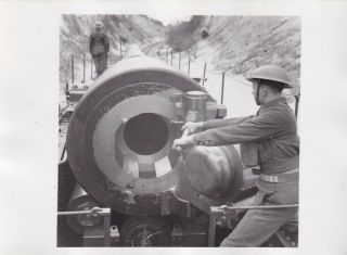 Press Photo Ww2 Breech View 18 " Railway Mounted Gun Kent 29.  3.  1941 (2)