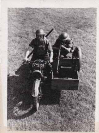 Press Photo Ww2 Royal Scots Fusiliers Motorcycle Anti Tank Gun 7.  9.  40 B