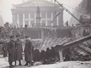 Press Photo Ww2 Royal Engineers Bomb Damage Bank Of England 1.  2.  41 (1)