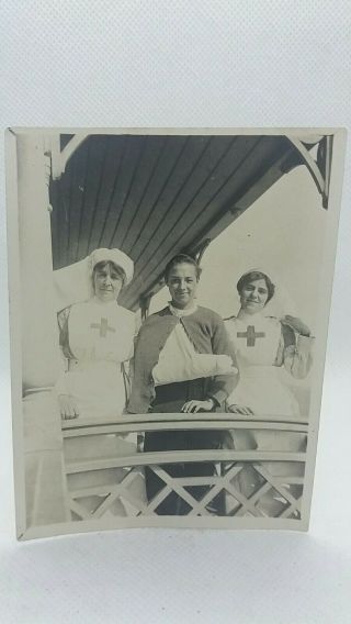 Vintage Photo Ww1 Red Cross Nurses With Injured Patient 107mm X 80mm