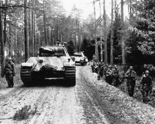 German Panther Tanks And Soldiers On The Move 8 " X 10 " World War Ii Ww2 Photo 667