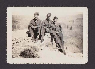 Ww2 Era 3 Tough Soldiers In Uniform Grand Canyon Old/vintage Photo Snapshot - D119
