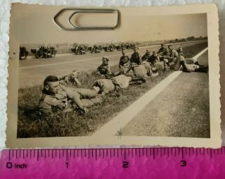 03 Ww2 Orig.  Photo German Soldiers Rifles Motorcycle Motorbike Text 2.  5 X 3.  5 In