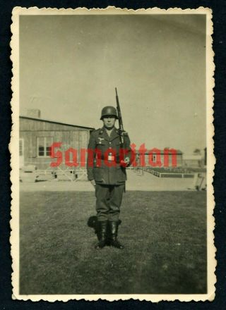 B6/2 Ww2 German Wehrmacht Soldier In Field Uniform And With K98 Photo
