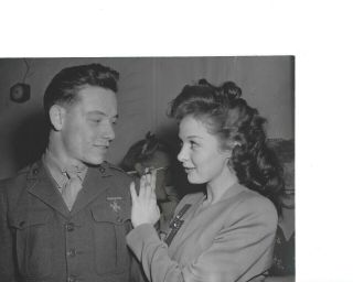 Susan Hayward With Ww2 Soldier Candid Photo