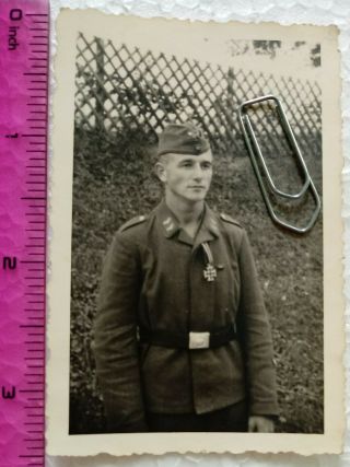 029 Ww2 Orig.  Photo German Soldier Portrait Iron Cross Medal Belt 2.  5 X 3.  5 Inch