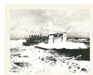 Ww2 Photo - Us Marines In A Landing Craft Somewhere In The Pacific Theater