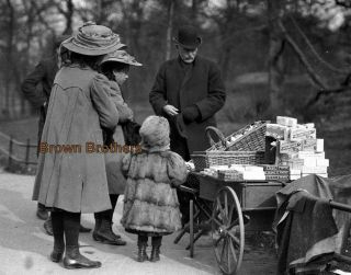1900s Nyc Central Park Children Pick From Candy Cart Glass Photo Camera Negative