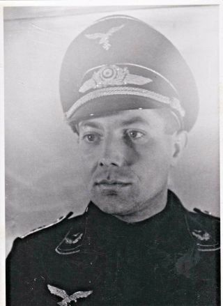 Ww2 German Photo - Luftwaffe Officer Pilot? Uniform Details
