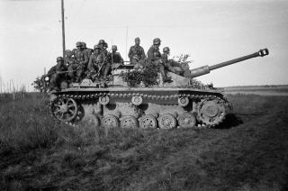 Ww2 Photo German Assault Gun Stug Iii With Infantry On The Eastern Front 1117
